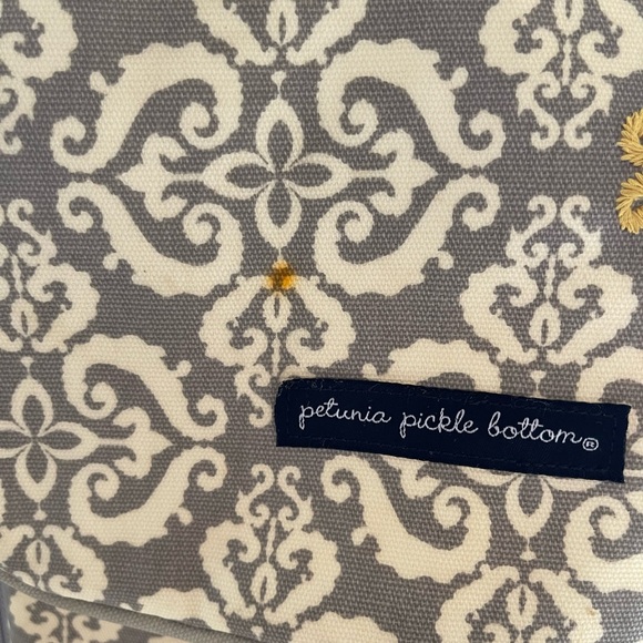 PETUNIA PICKLE BOTTOMS DIAPER BAG 👶 🍼 - Picture 7 of 7